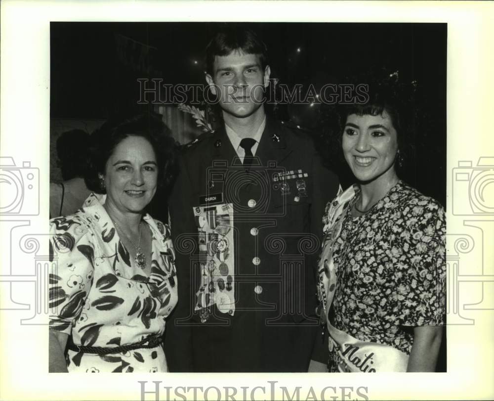 1990 Press Photo Tris Clegg, Sgt. Michael Church, Michele Teniente at Luncheon- Historic Images