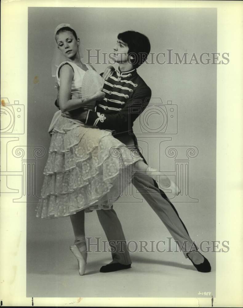 1981 Press Photo Two Ballet Dancers with The Joffrey Ballet in portrait- Historic Images