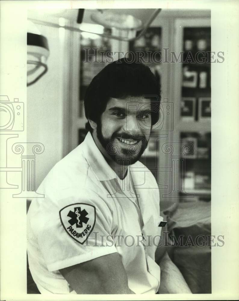 1983 Press Photo Actor Lou Ferrigno smiles in portrait portraying Paramedic- Historic Images