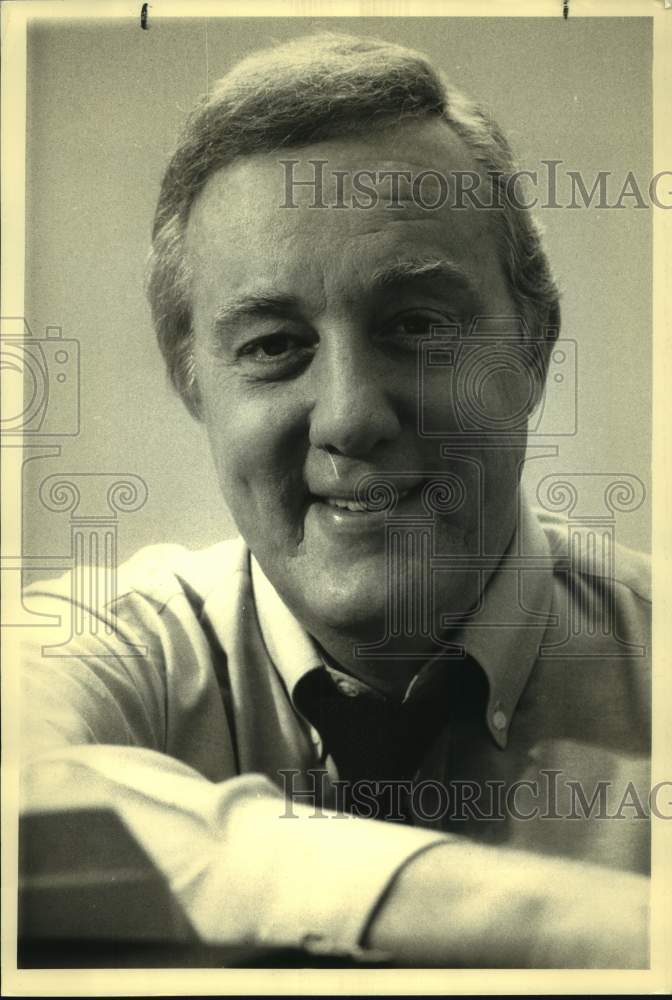 1987 Press Photo Steve Bell, ABC-TV&#39;s &quot;Good Morning America&quot; newscaster smiles- Historic Images