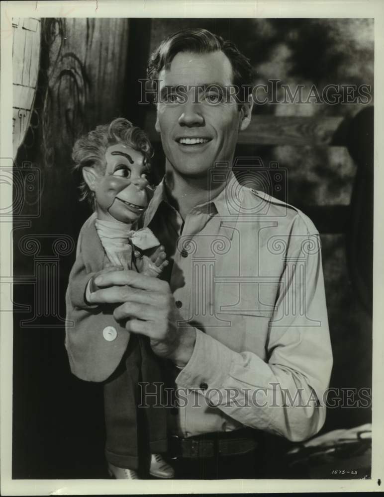 1978 Press Photo Actor Mel Ferrer and puppet in "Lili" movie portrait- Historic Images