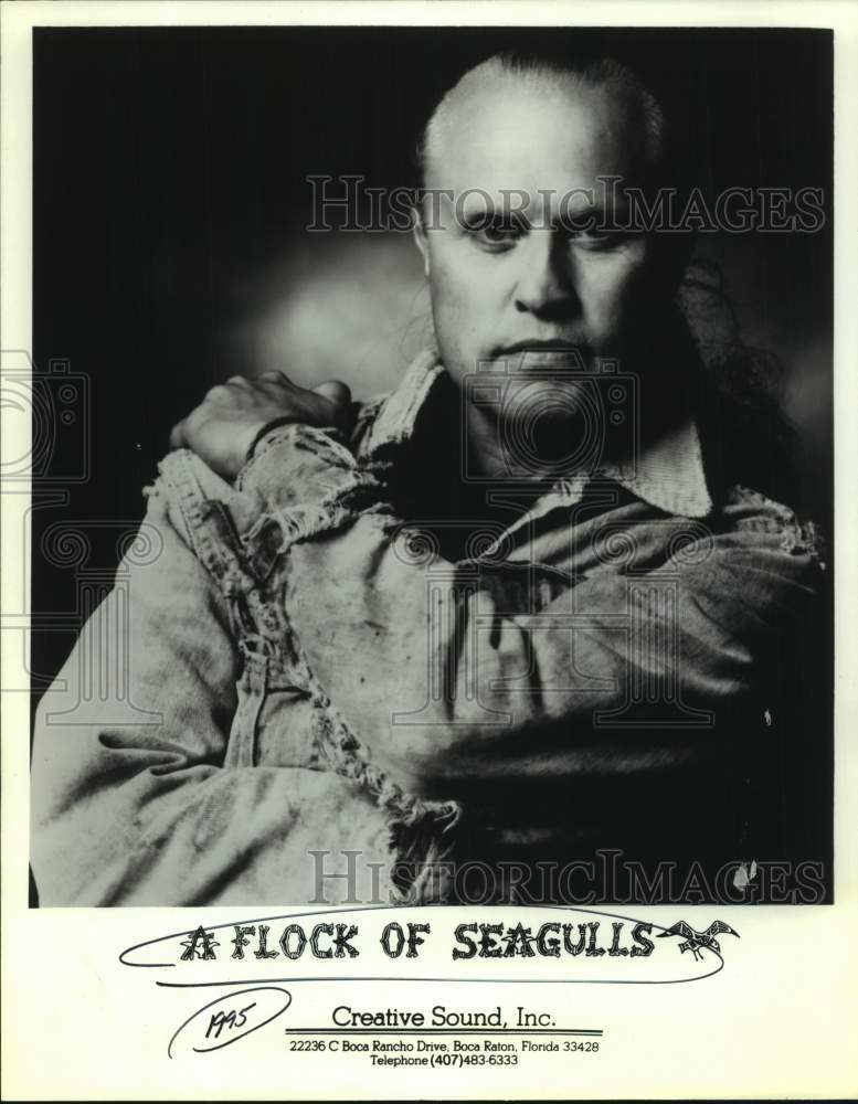 1995 Press Photo Unidentified member of A Flock of Seagulls band - sap10800- Historic Images