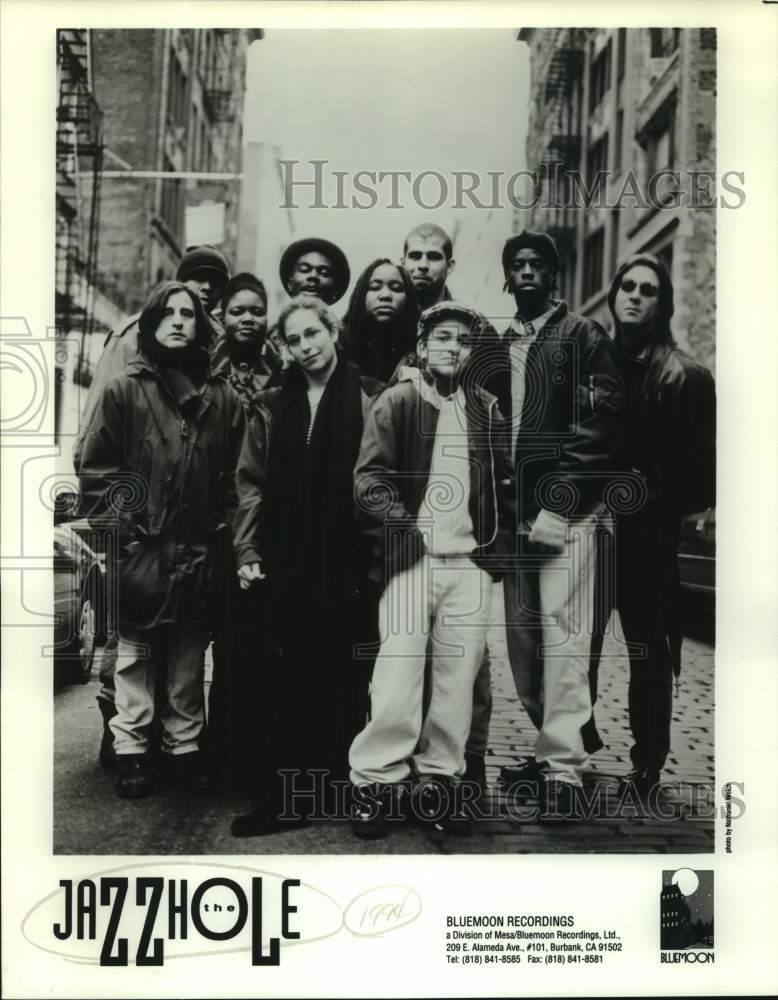 1994 Press Photo Ten Members of the band The Jazz Hole, Musicians outside- Historic Images