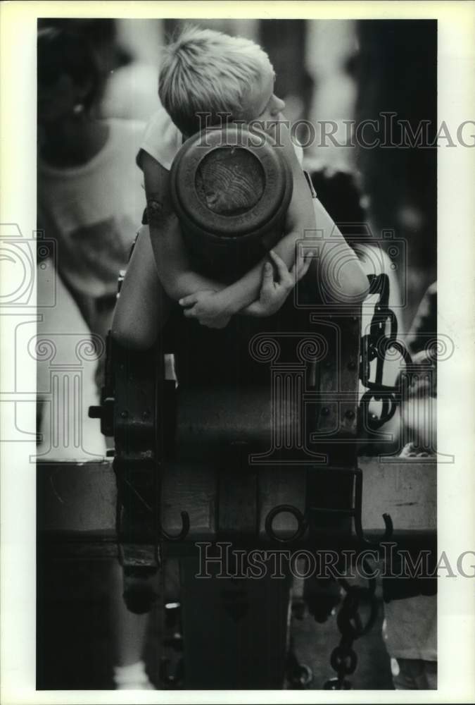 1991 Press Photo Jeremy Walsh on cannon at Travis Park at Jazz&#39;s Alive Festival.- Historic Images