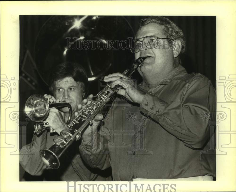 1983 Press Photo Larmon Maddox, John Page of Alamo City Jazz Band at Texas Event- Historic Images