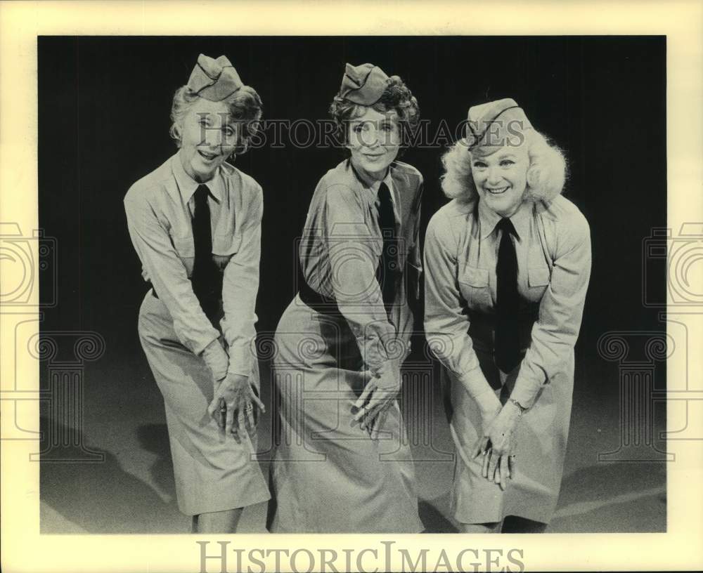 1983 Press Photo Betty Garrett, Evelyn Keyes, Jan Sterling, Breaking Up the Act- Historic Images