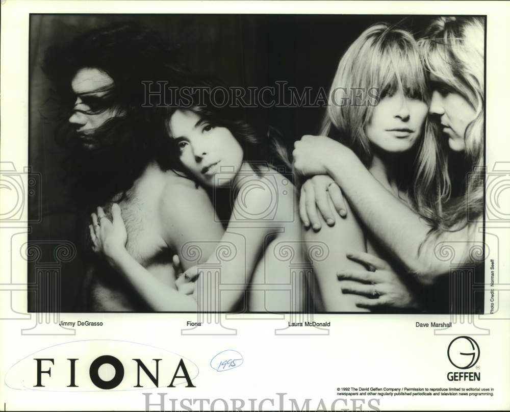 1995 Press Photo Fiona with members of her rock band - sap11307- Historic Images