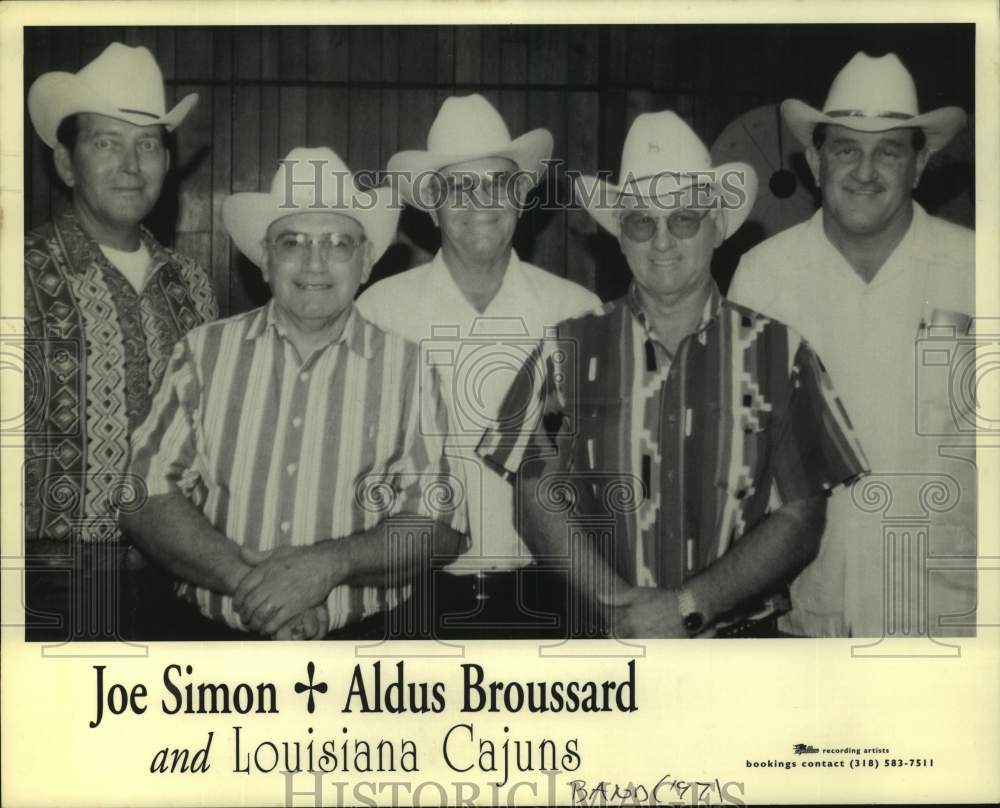 1997 Press Photo Joe Simon and Aldus Broussard and Louisiana Cajuns band members- Historic Images