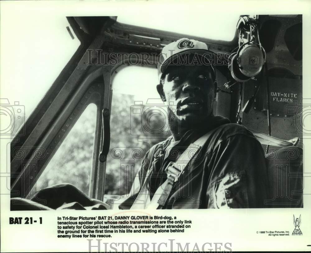 1988 Press Photo Actor Danny Glover as Pilot Bird-dog in &quot;Bat 21&quot; movie scene- Historic Images