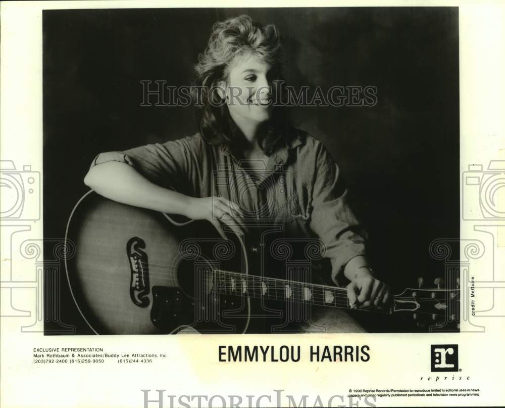 1990 Press Photo Emmylou Harris, country singer, songwriter and musician.- Historic Images