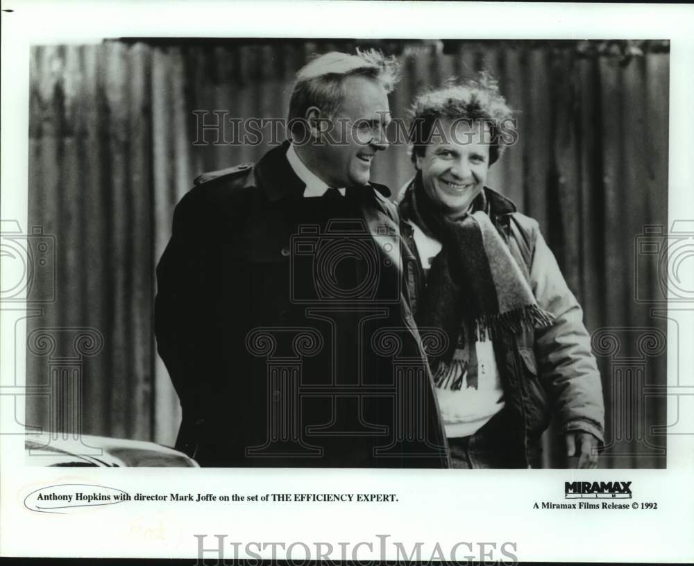 1992 Press Photo Anthony Hopkins and Mark Joffe on set of The Efficiency Expert.- Historic Images