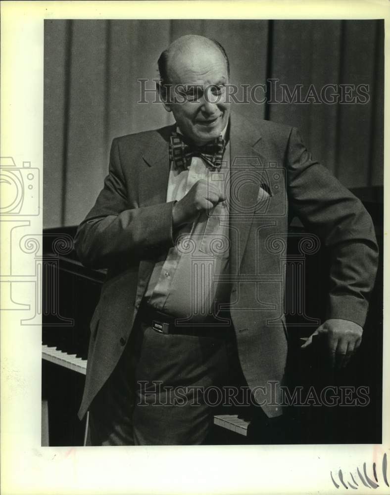 1985 Press Photo Boris Goldovsky, opera director, speaks at St. Anthony Hotel.- Historic Images