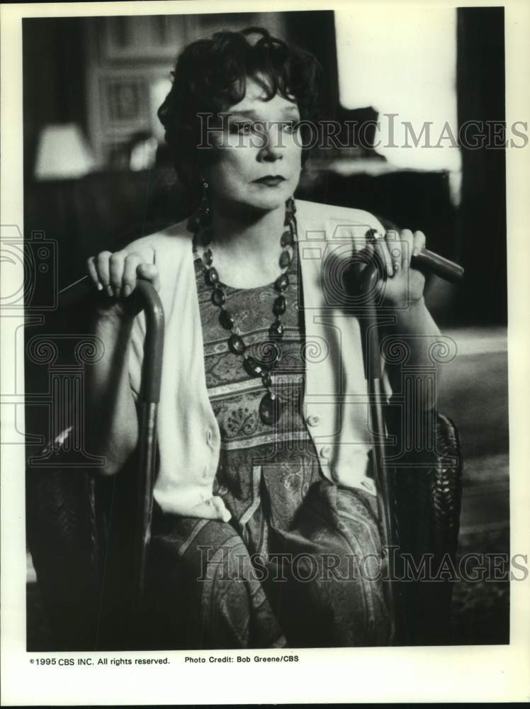 1995 Press Photo Actress Shirley MacLaine on CBS Television Show - sap12280- Historic Images