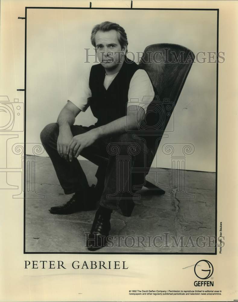 1992 Press Photo Musician Peter Gabriel, Guitar Player - sap12575- Historic Images