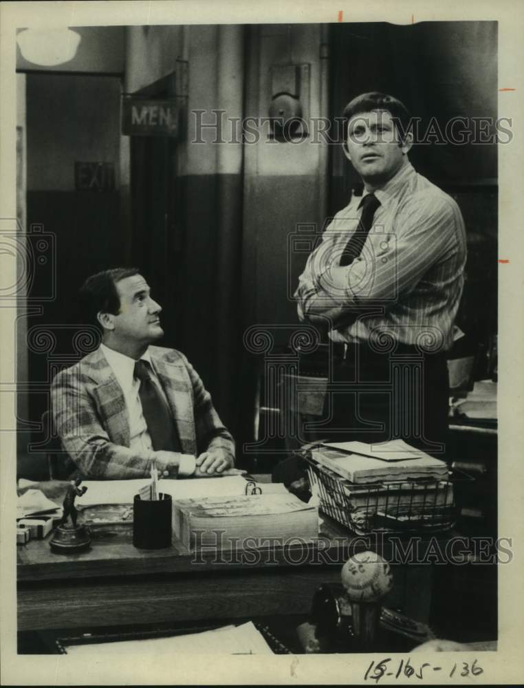 1979 Press Photo Actor Max Gail with co-star in television show scene- Historic Images