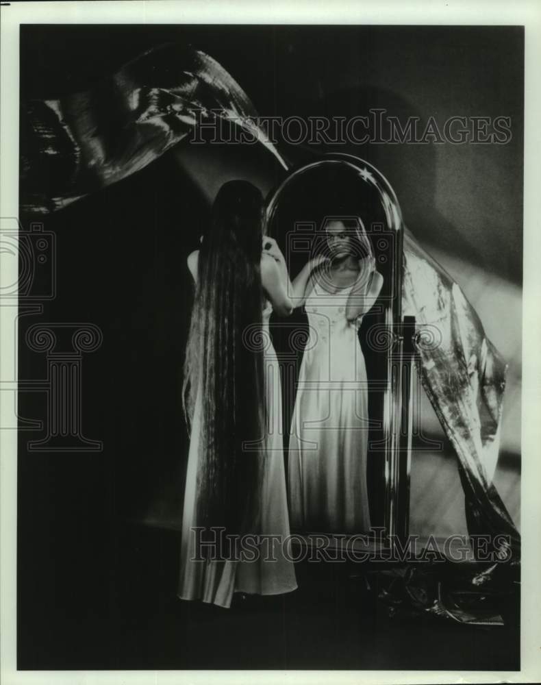 1985 Press Photo Crystal Gale, country-pop singer and songwriter. - sap12744- Historic Images