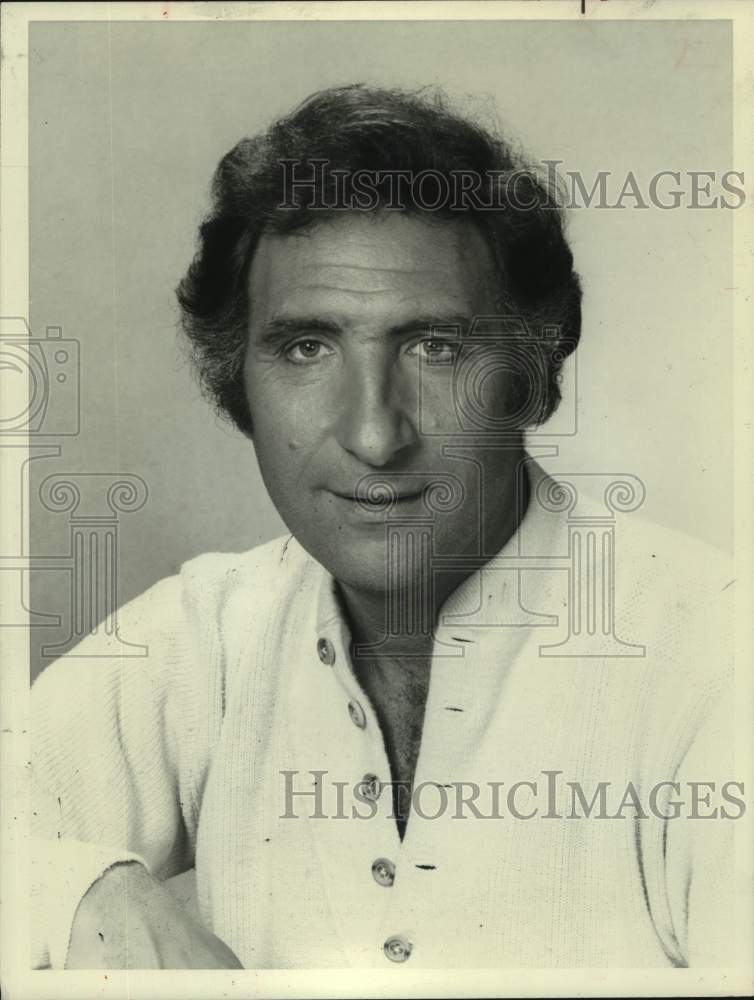 1983 Press Photo Emmy winner Judd Hirsch as Alex Rieger on "Taxi" - sap12882- Historic Images