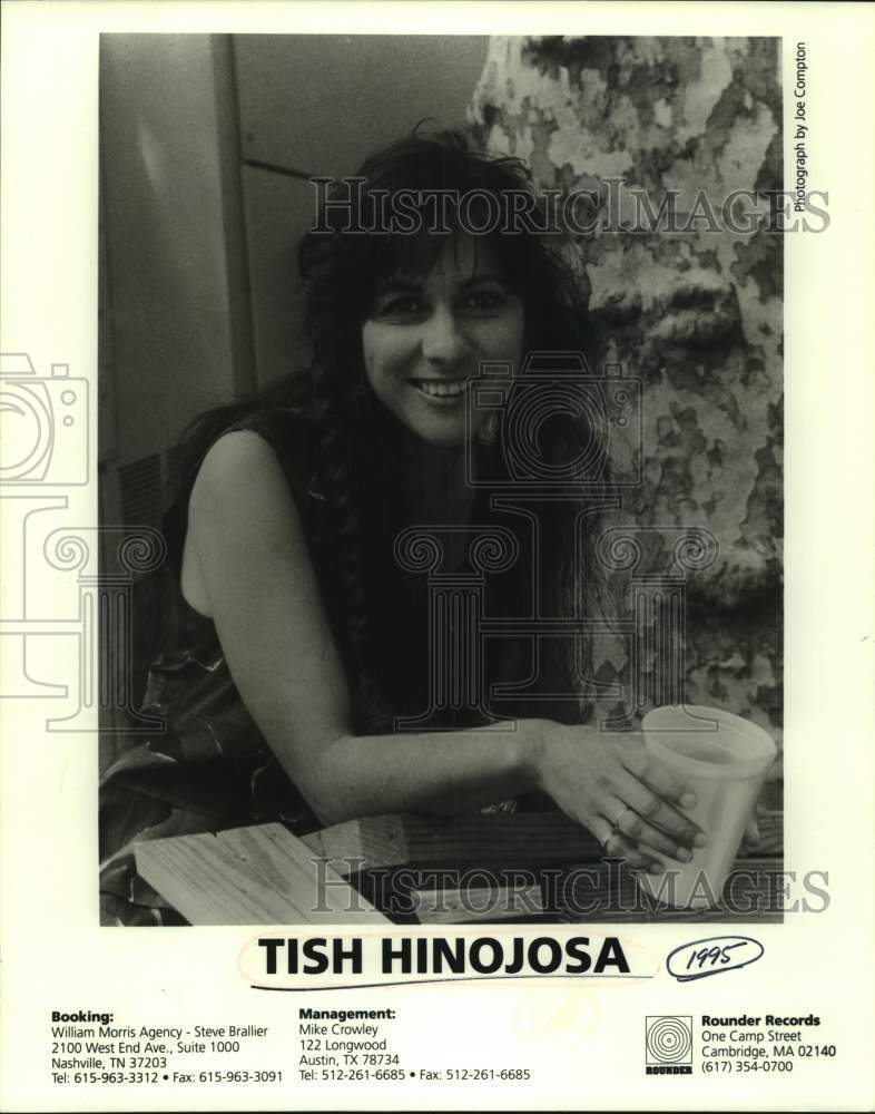 1995 Press Photo Tish Hinojosa, singer - sap12885- Historic Images