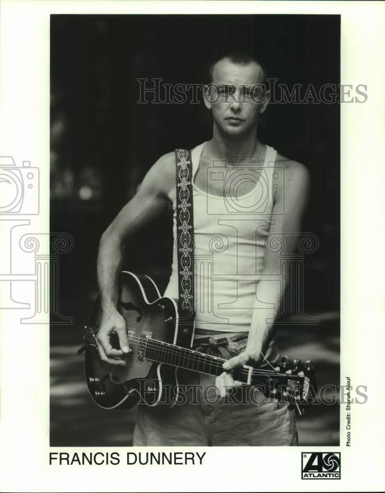 1997 Press Photo Francis Dunnery, musician, playing his guitar - sap13433- Historic Images