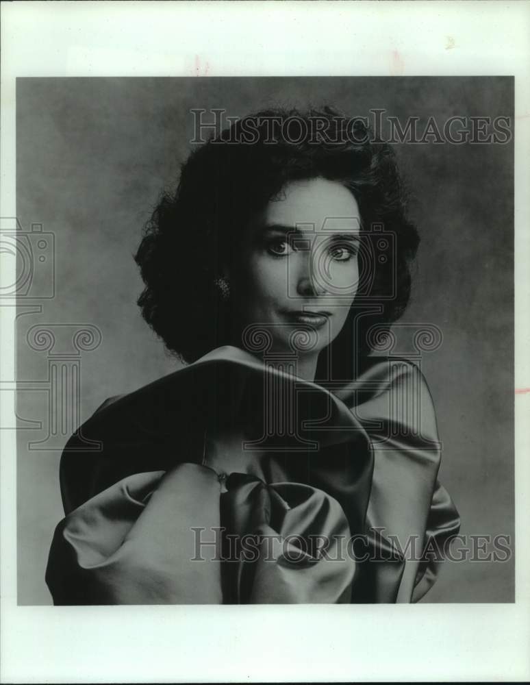 1989 Press Photo Virginia DuPuy, mezzo-soprano opera singer. - sap13439- Historic Images