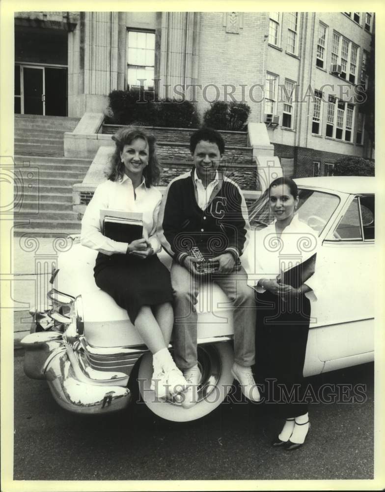 1986 Press Photo TV personality Sonny Melendrez at Central Catholic High School.- Historic Images