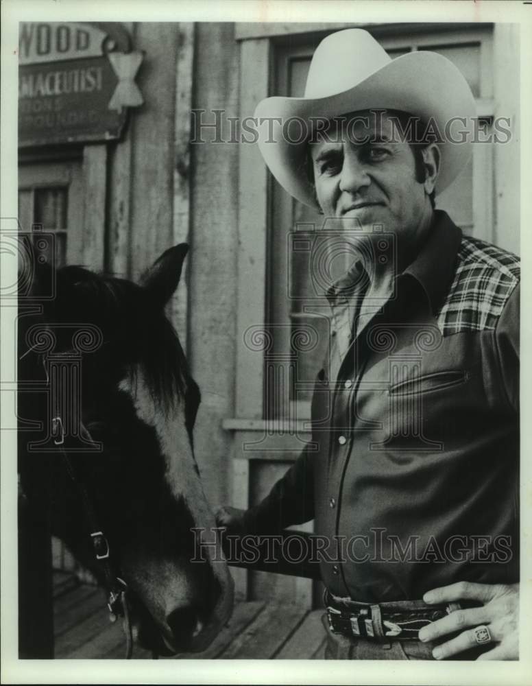 1981 Press Photo Don Meredith, Actor with horse in closeup - sap13473- Historic Images