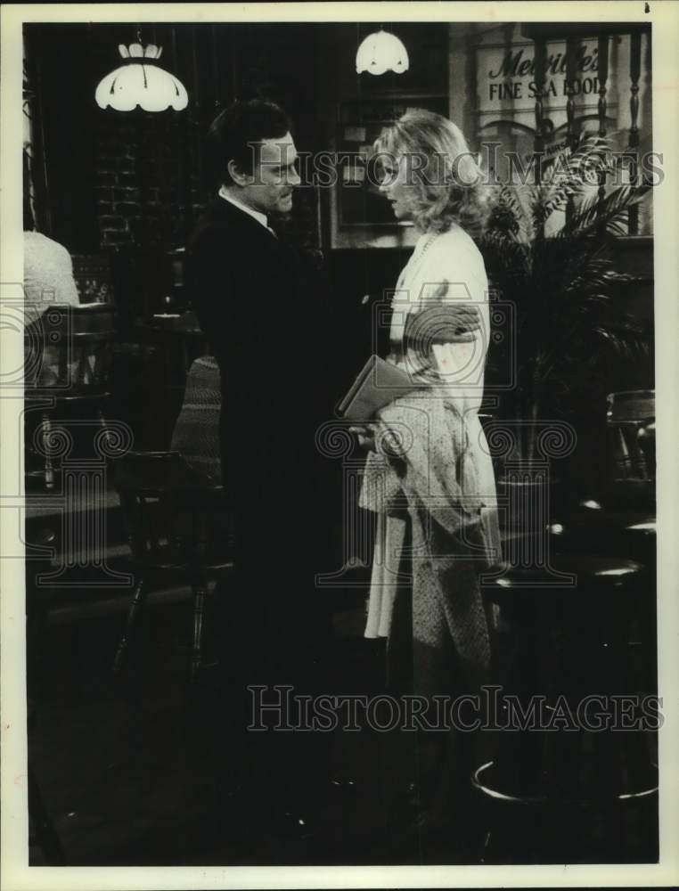 1983 Press Photo Actors Shelley Long, Michael McGuire on &quot;Cheers&quot; on NBC-TV- Historic Images