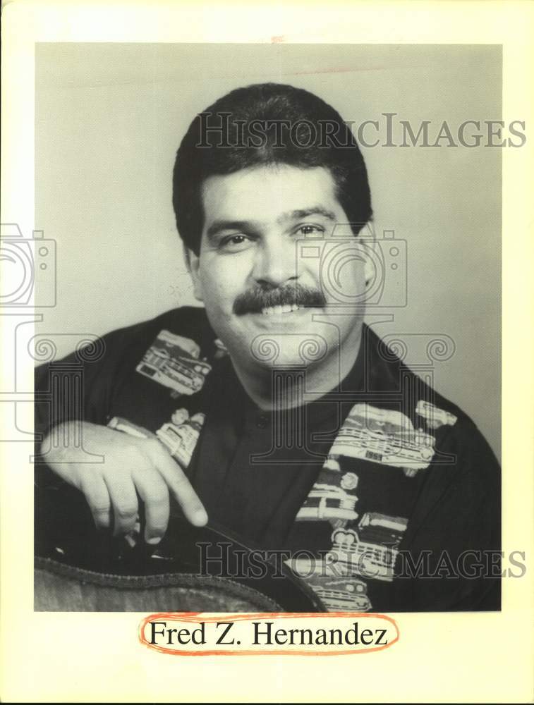 2000 Press Photo Entertainer Fred Z. Hernandez - sap13618- Historic Images