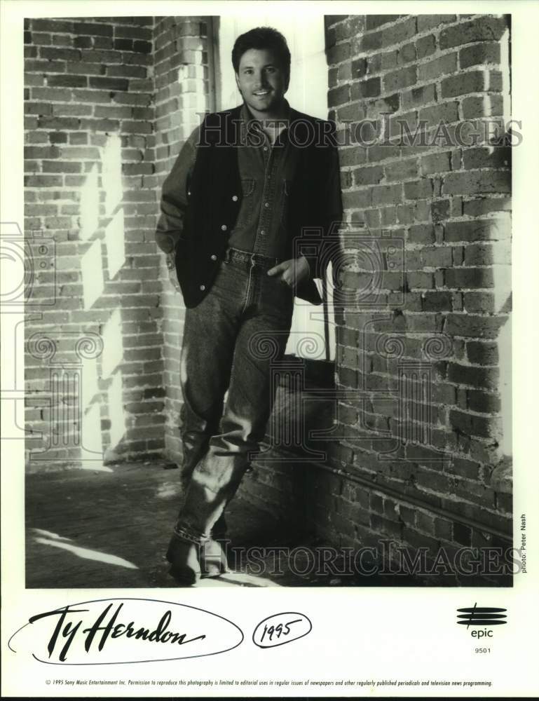 1995 Press Photo Singer Ty Herndon - sap13633- Historic Images