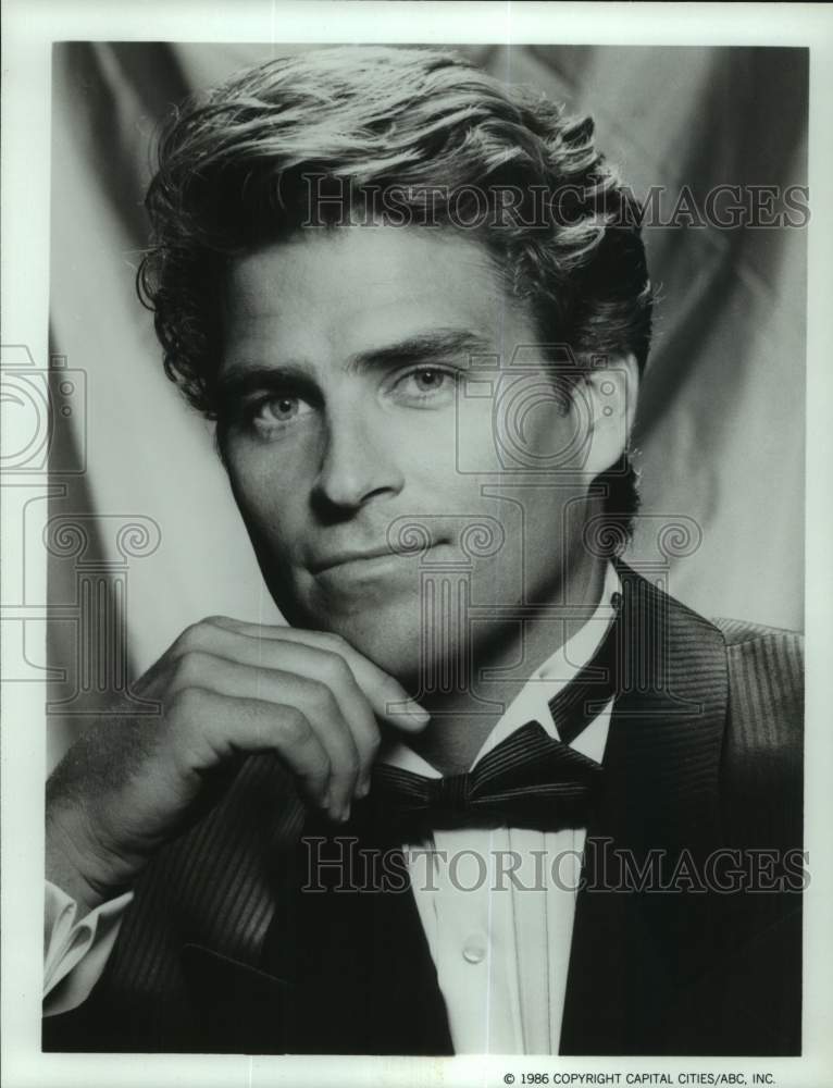 1986 Press Photo Ted McGinley stars on Dynasty, on ABC Television. - sap13680- Historic Images