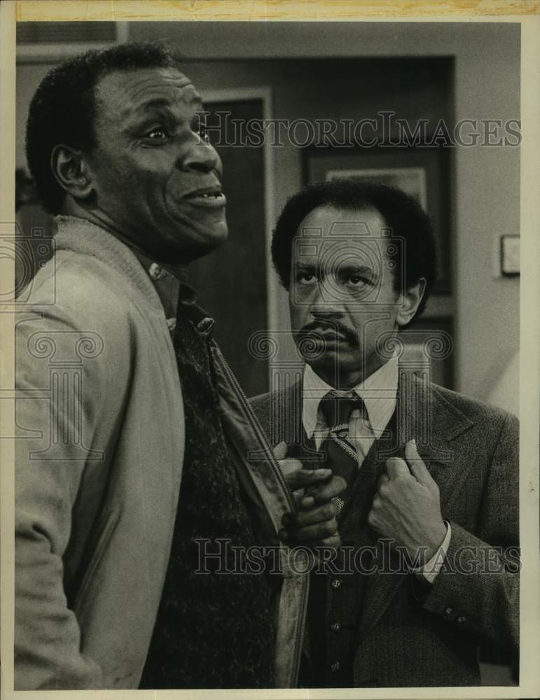 1975 Press Photo Actors Moses Gunn, Sherman Helmsley in "The Jeffersons" on CBS- Historic Images