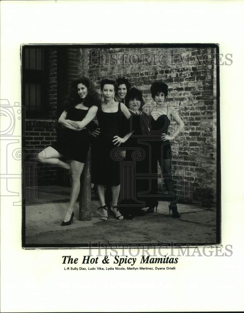 2000 Press Photo Five Members of The Hot and Spicy Mamitas Band - sap13884- Historic Images