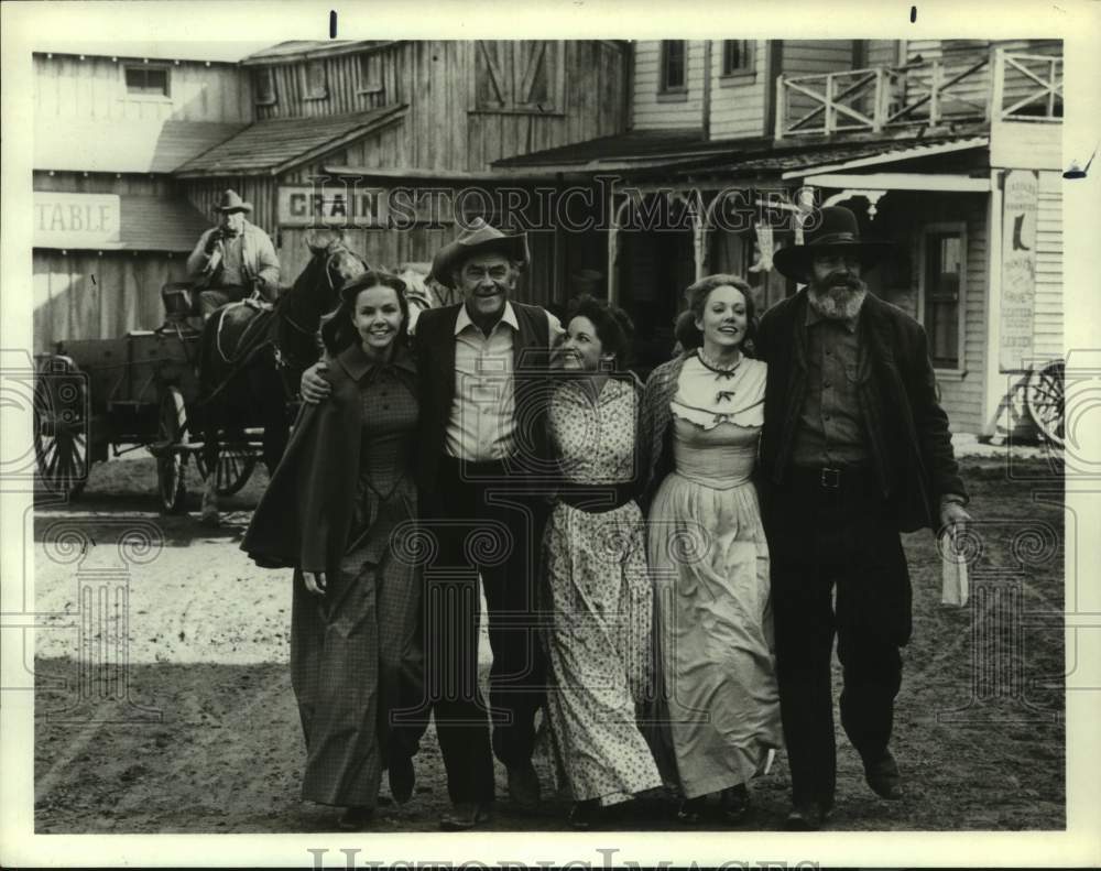 1976 Press Photo Six Members of the cast of &quot;The New Daughters of Joshua Cabe&quot;- Historic Images