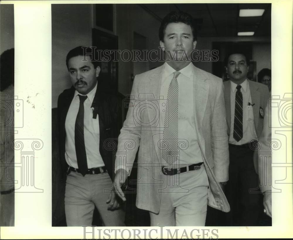 1988 Press Photo Patrick Duffy at Bexar County Courthouse 131st District Court- Historic Images