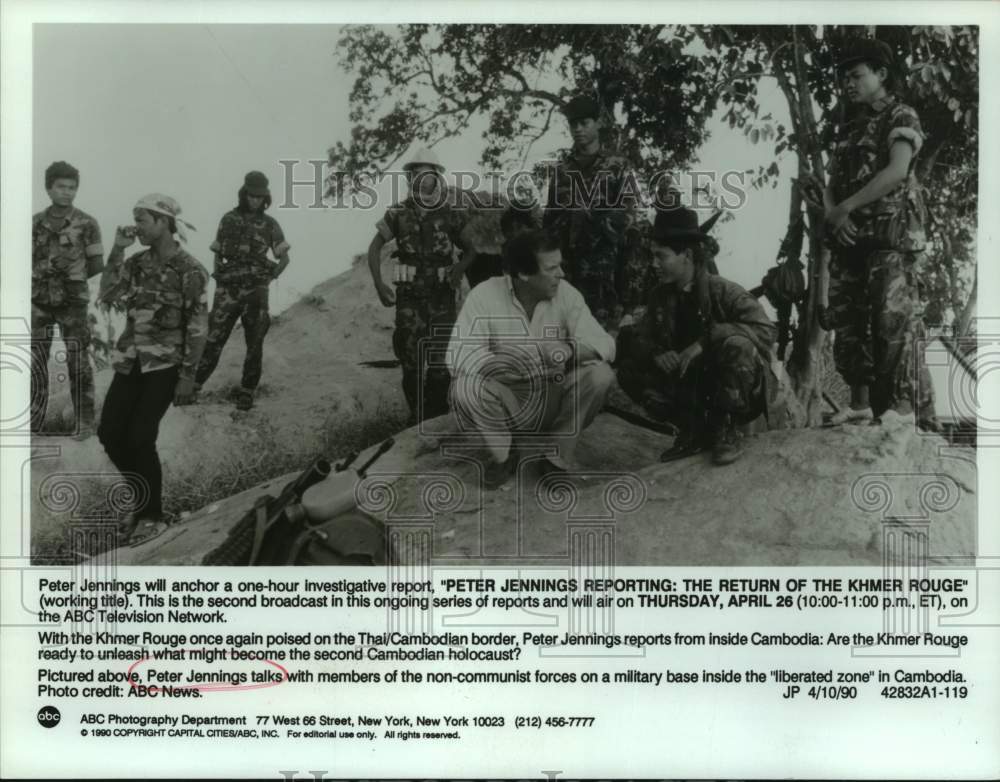 1990 Press Photo ABC News Anchor Peter Jennings with soldiers in Cambodia- Historic Images