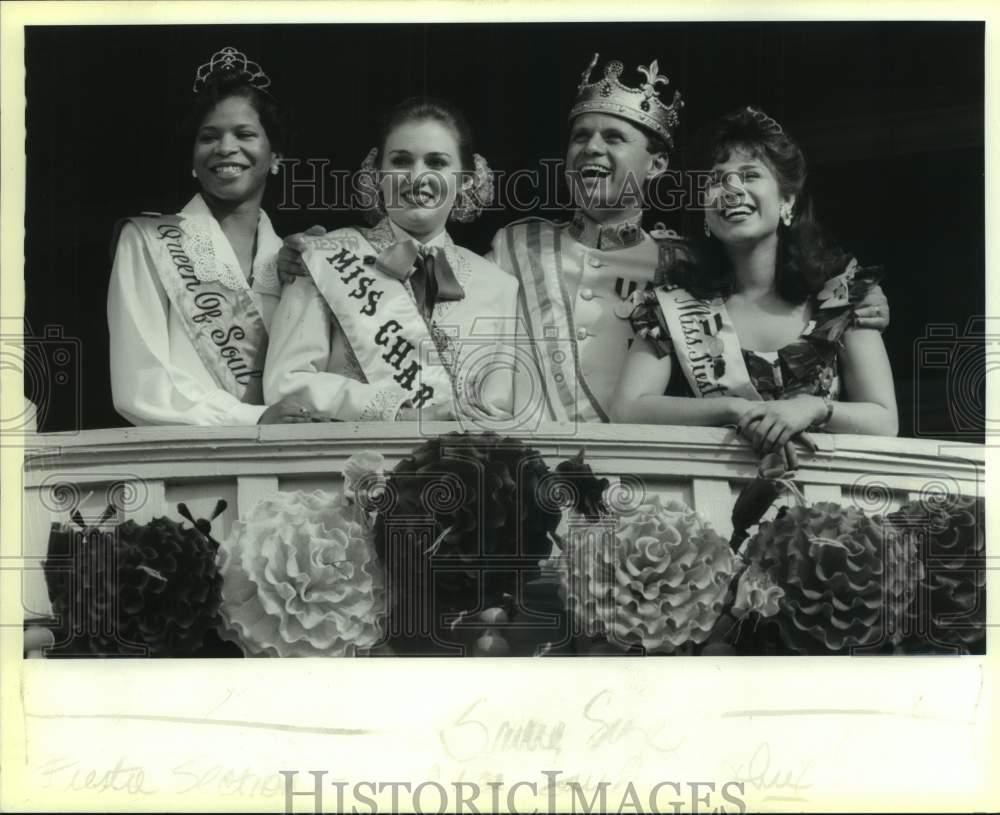 1990 Press Photo Queen of Soul Phyllis Vinson with Event Royalty at La Margarita- Historic Images