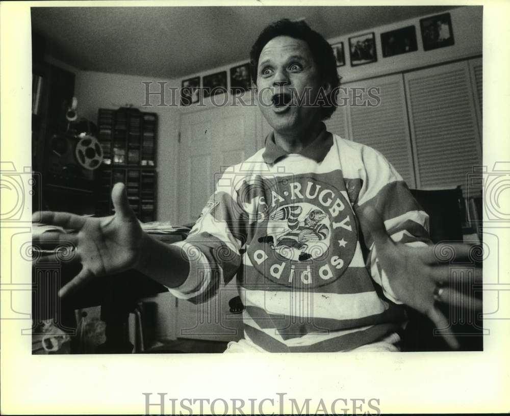 1990 Press Photo Sonny Melendrez going bonkers at home - sap14362- Historic Images