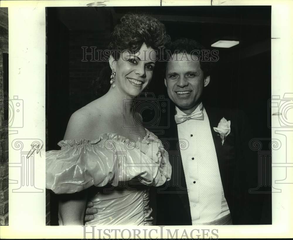 1988 Press Photo Linda and Sonny Melendrez at the Rey Feo Coronation.- Historic Images