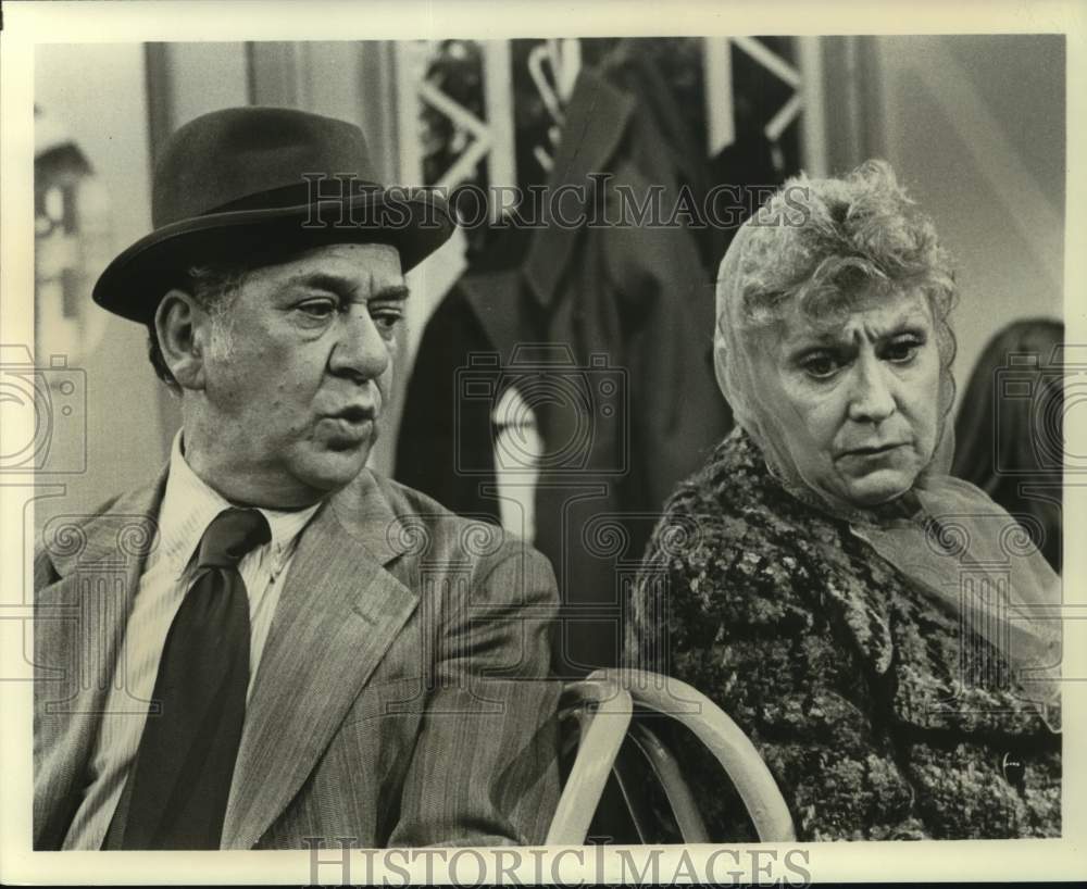 Press Photo Actress Kay Medford with Actor in show scene closeup - sap14431- Historic Images