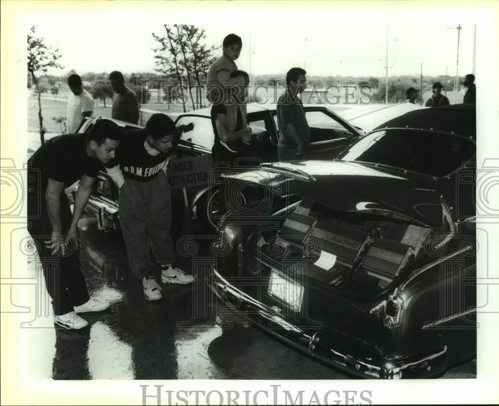 1992 Press Photo Guests looks at Low Rider during Car Show at Rosedale Park- Historic Images