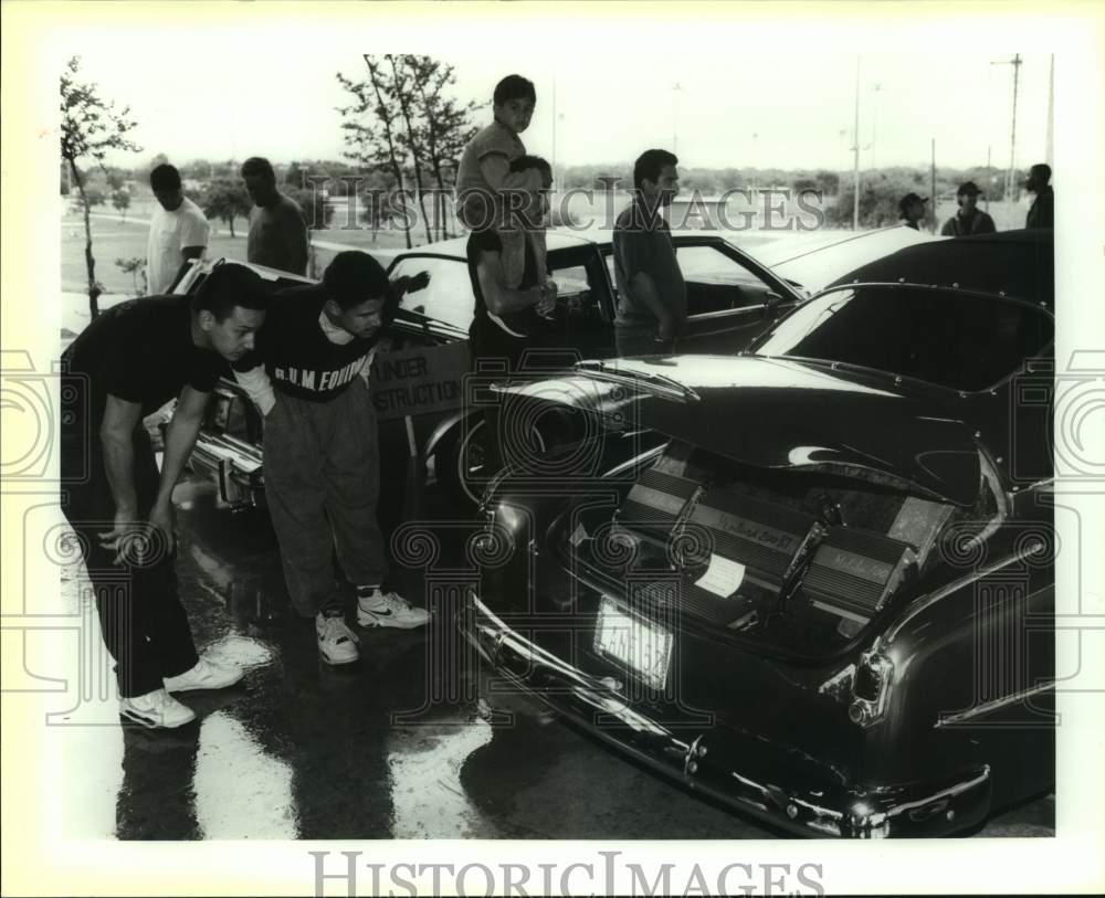 1992 Press Photo Guests looks at Low Rider during Car Show at Rosedale Park- Historic Images