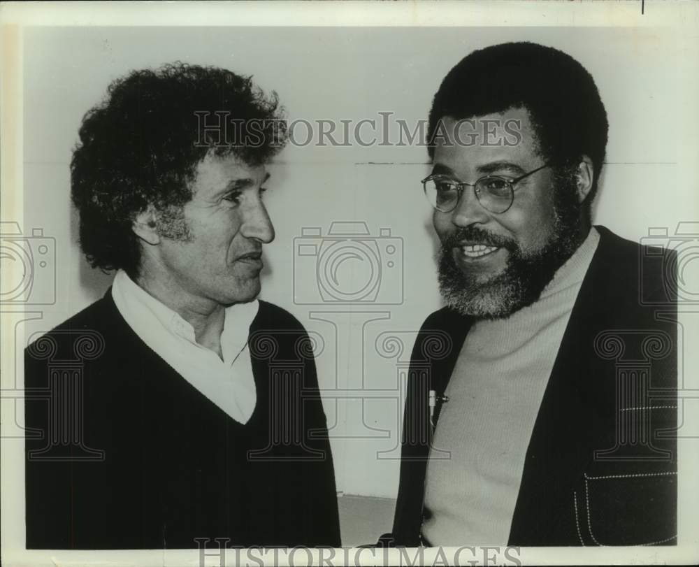 1979 Press Photo Producer Don Davis and Host James Earl Jones of "Black Omnibus"- Historic Images