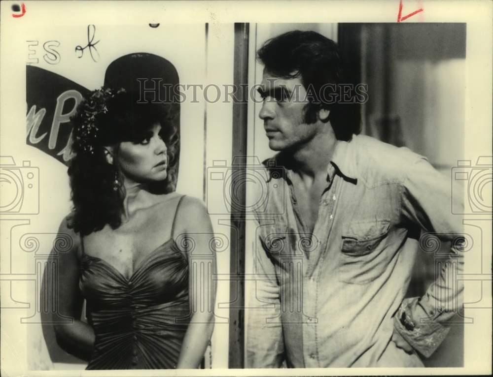 1983 Press Photo Actors Sally Field, Tommy Lee Jones in "Back Roads" on CBS-TV- Historic Images