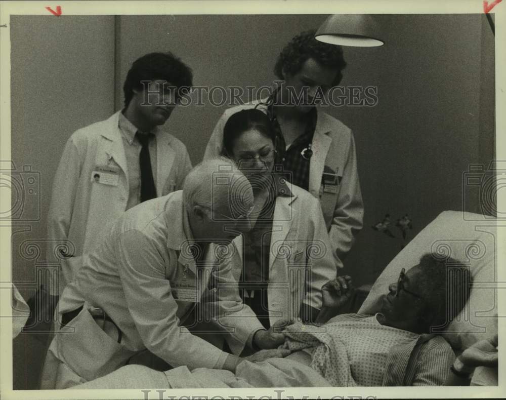 1982 Press Photo Cast of Actors on "St. Elsewhere" on NBC Television Network- Historic Images