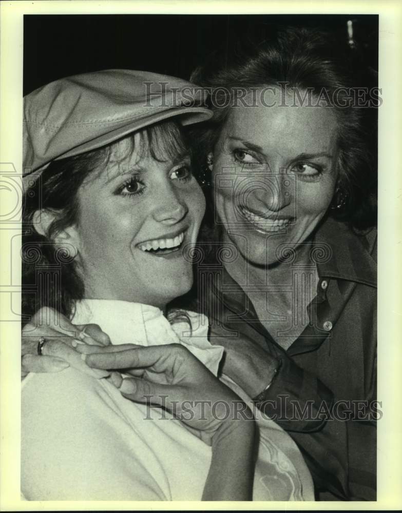 1983 Press Photo Actress Lee Meriwether and her daughter, Kyle in closeup- Historic Images