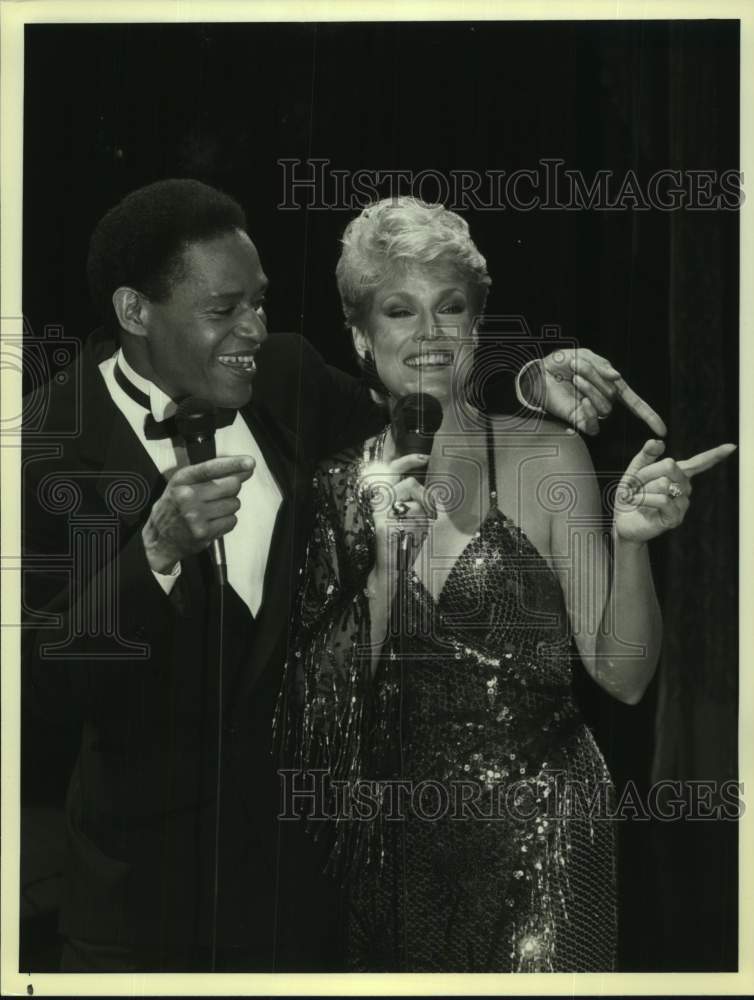 1984 Press Photo Al Jarreau, Actress Gloria Loring sing "Take Me to the Pilot"- Historic Images