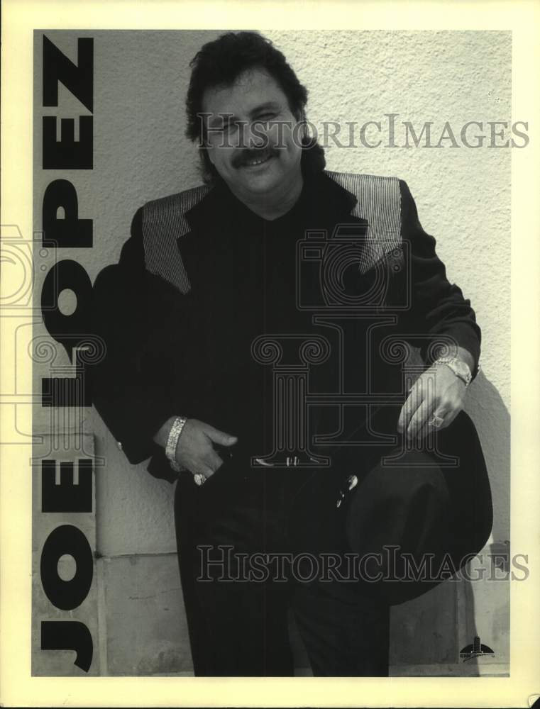 2000 Press Photo Joe Lopez, Entertainer - sap14990- Historic Images