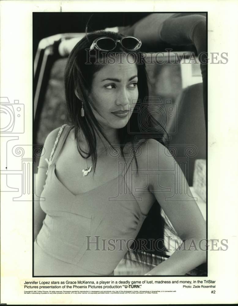 1997 Press Photo Actress Jennifer Lopez stars in "U-Turn" movie scene- Historic Images