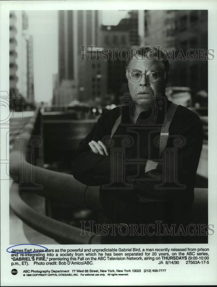 1990 Press Photo Actor James Earl Jones in "Gabriel's Fire" on ABC Television- Historic Images
