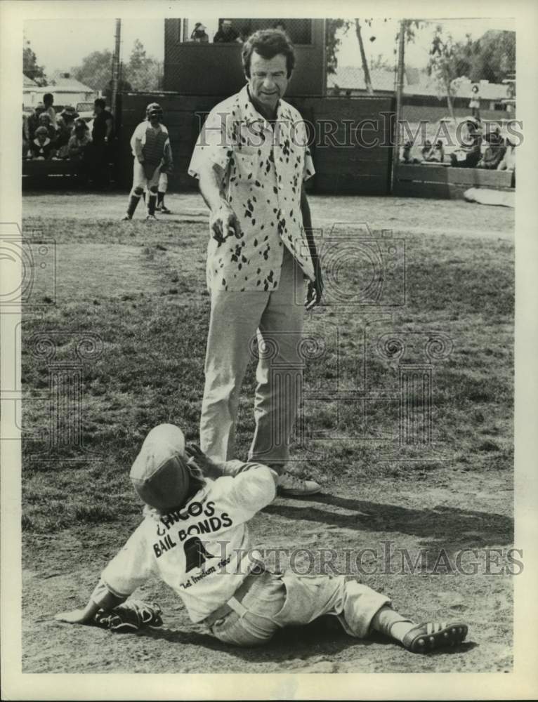 Press Photo Walter Mathau, Actor with co-star on baseball field in scene- Historic Images